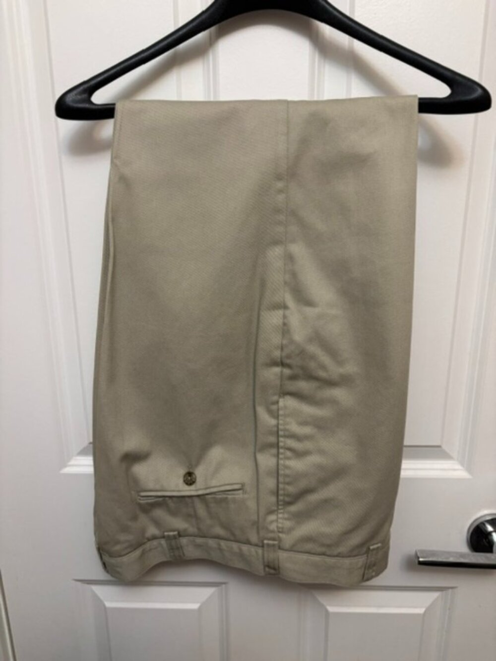 Men's Tommy Hilfiger Khakis in excellent condition - Size 36x32